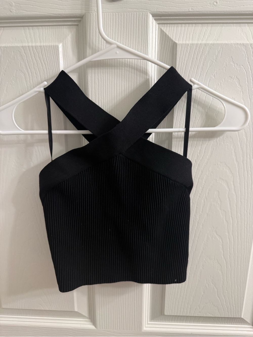 Aritzia Babaton Sculpt Knit Ribbed Cross-Strap Crop Top